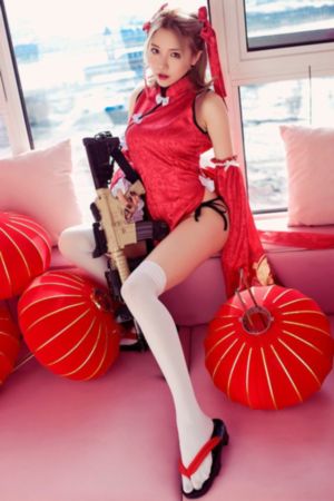 办公室的超短裙女教师